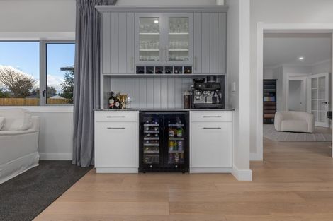 Photo of property in 37 Fairfield Road, Levin, 5510