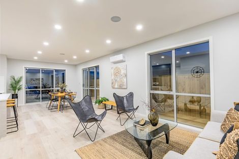 Photo of property in 41 Lumbarda Drive, Kumeu, 0810