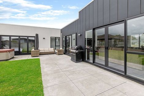 Photo of property in 79 Rosalie Terrace, Kelvin Grove, Palmerston North, 4414