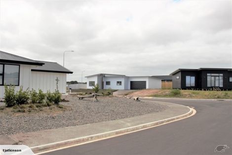 Photo of property in 4 Seagrass Place, Otaki Beach, Otaki, 5512