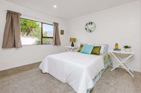 Photo of property in 2b Roys Road, Weymouth, Auckland, 2103