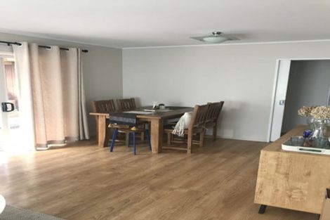 Photo of property in 66a Parrs Cross Road, Henderson, Auckland, 0612