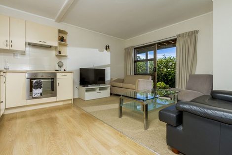 Photo of property in 2/22 Hastings Road, Mairangi Bay, Auckland, 0630