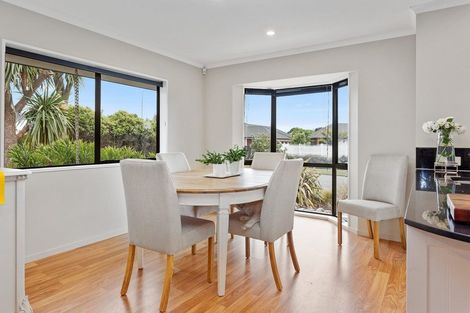 Photo of property in 43 Orlando Crescent, Waimairi Beach, Christchurch, 8083