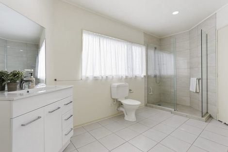Photo of property in 2/41 Glenmore Road, Sunnyhills, Auckland, 2010