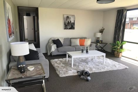Photo of property in 1/4 Hanson Place, West Harbour, Auckland, 0618