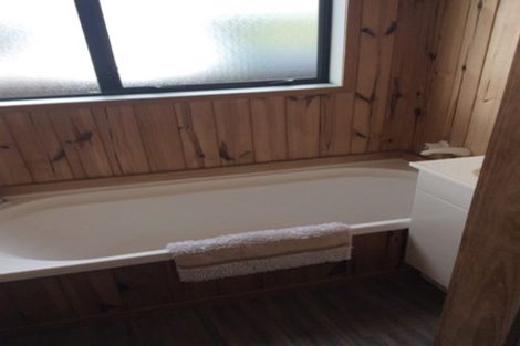 Photo of property in 7 Tokay Place, Huapai, Kumeu, 0810