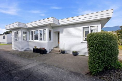 Photo of property in 1/5 Rainsford Street, Moturoa, New Plymouth, 4310
