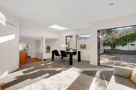 Photo of property in 40 Hinau Street, Tawa, Wellington, 5028