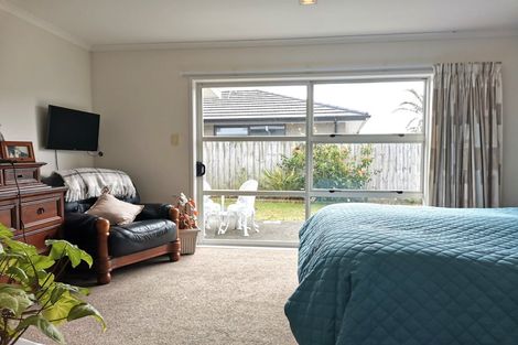 Photo of property in 59 Pyle Road West, One Tree Point, 0118