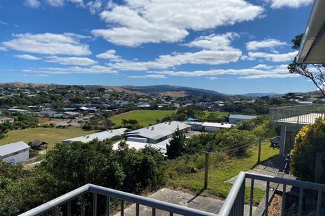 Photo of property in 40 Bancroft Terrace, Newlands, Wellington, 6037