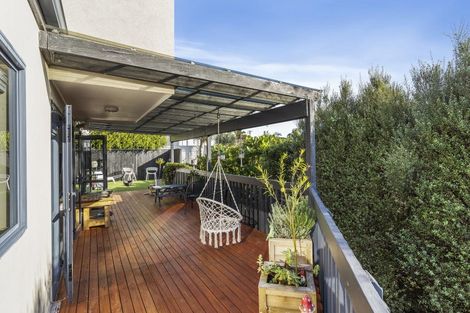 Photo of property in 2/79 Island Road, Beach Haven, Auckland, 0626
