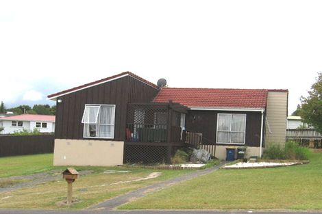Photo of property in 10 West Harbour Drive, West Harbour, Auckland, 0618
