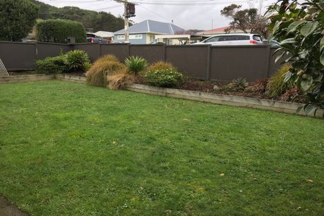 Photo of property in 21 Mexted Terrace, Tawa, Wellington, 5028