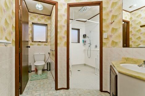 Photo of property in 137 Oaktree Avenue, Browns Bay, Auckland, 0630