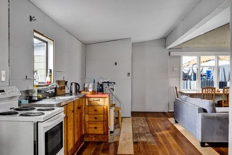 Photo of property in 196 Bridge Street, Eltham, 4322