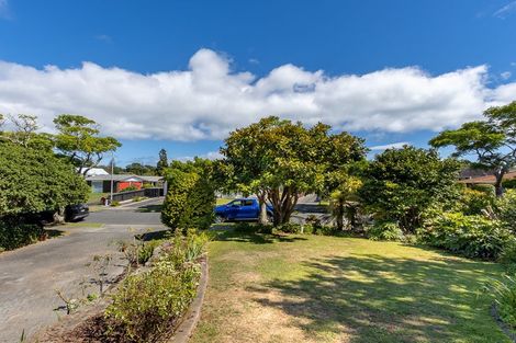 Photo of property in 10 Rosebank Grove, Waikanae, 5036