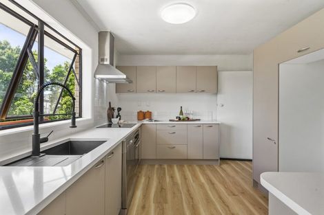 Photo of property in 254a East Coast Road, Forrest Hill, Auckland, 0620