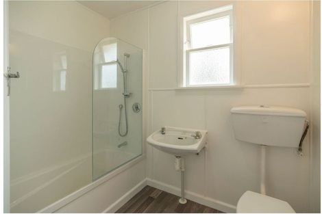 Photo of property in 71 Queenwood Road, Levin, 5510