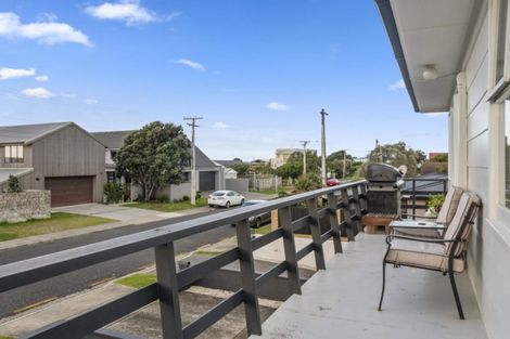 Photo of property in 22 Karewa Parade, Papamoa Beach, Papamoa, 3118