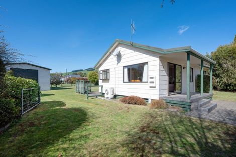 Photo of property in 6 Gibbs Place, Kinloch, Taupo, 3377