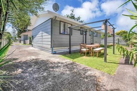 Photo of property in 2/4 Calvert Street, Papakura, 2110