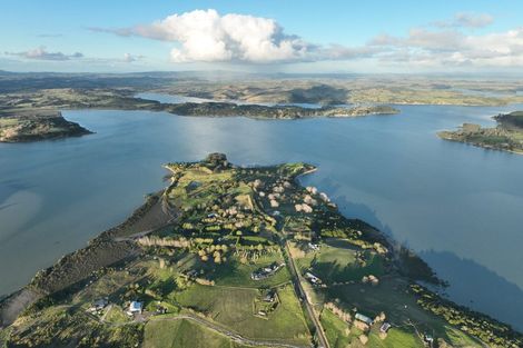 Photo of property in 257 Metcalfe Road, Matakohe, 0593