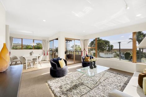 Photo of property in 2/115 Clovelly Road, Bucklands Beach, Auckland, 2012