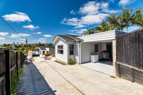 Photo of property in 74a Awaroa Road, Sunnyvale, Auckland, 0612