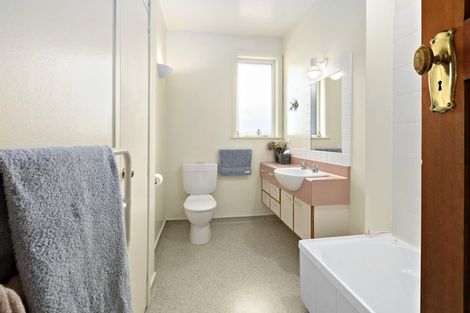 Photo of property in 26 Harbour View Road, Northland, Wellington, 6012