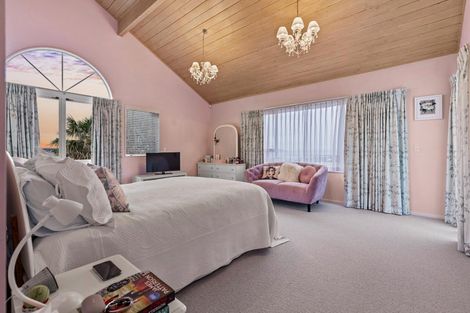 Photo of property in 32 Cherub Place, West Harbour, Auckland, 0618