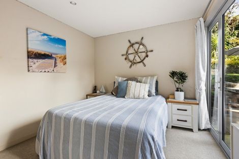 Photo of property in 12 Chelverton Terrace, Red Beach, 0932