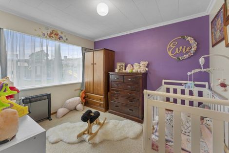 Photo of property in 29 Burn Street, Levin, 5510