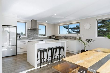 Photo of property in 11 Commodores Close, Coastlands, Whakatane, 3120