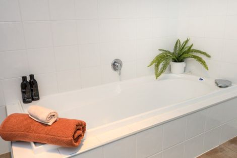 Photo of property in 6 Ron Place, Fitzherbert, Palmerston North, 4410