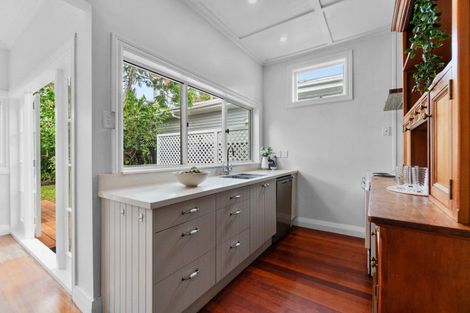 Photo of property in 15 Duders Avenue, Devonport, Auckland, 0624
