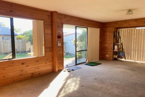 Photo of property in 26 Sutton Crescent, Papakura, 2110