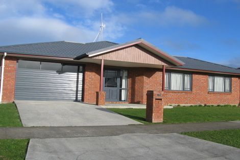 Photo of property in 126 Ruapehu Drive, Fitzherbert, Palmerston North, 4410