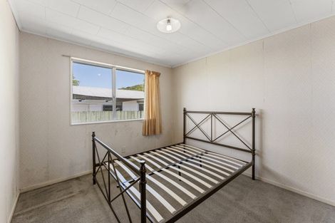 Photo of property in 24 Hartford Crescent, Totara Park, Upper Hutt, 5018