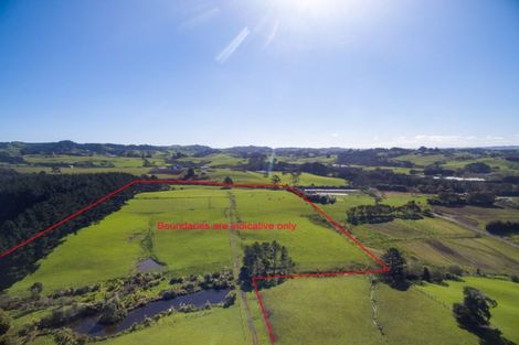 Photo of property in 450 Waitakere Road, Taupaki, Henderson, 0782