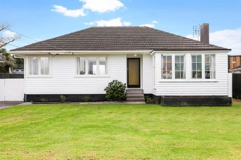 Photo of property in 28 Harbour View Road, Te Atatu Peninsula, Auckland, 0610