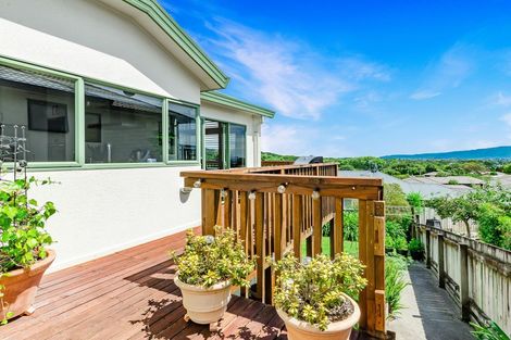 Photo of property in 56 Kakariki Grove, Waikanae, 5036