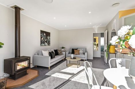 Photo of property in 27b Chetwode Grove, Newlands, Wellington, 6037