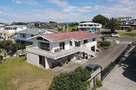 Photo of property in 207 Seaforth Road, Waihi Beach, 3611