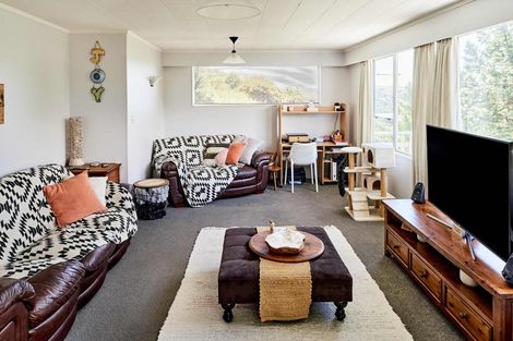 Photo of property in 99 Kahu Road, Paremata, Porirua, 5024