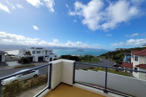 Photo of property in 28 Tamworth Crescent, Newlands, Wellington, 6037