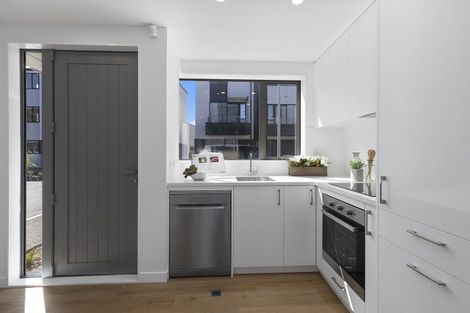 Photo of property in 32 John Street, Stokes Valley, Lower Hutt, 5019