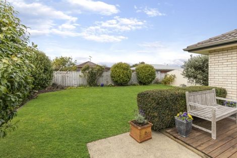 Photo of property in 15 Wroxton Place, Waiuku, 2123