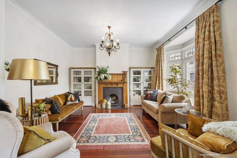 Photo of property in 19 Glen Road, Kelburn, Wellington, 6012