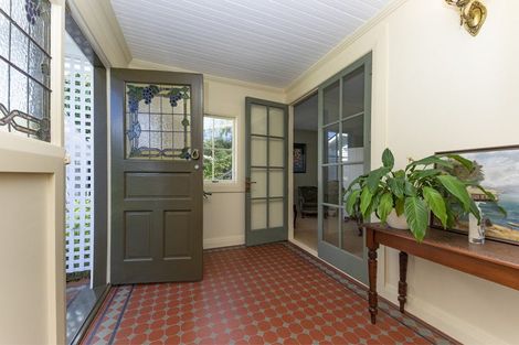 Photo of property in 27 Jubilee Avenue, Devonport, Auckland, 0624